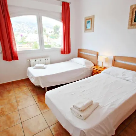 Canuta Mar 16 - Holiday With Private Swimming Pool In Caple Calp